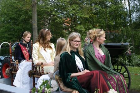 Majestaeten in Kutsche.jpg